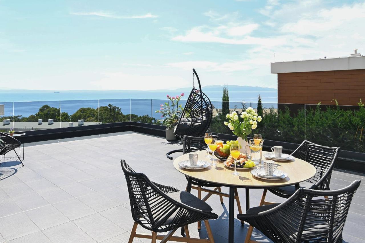 Sea View Deluxe Apartment Rijeka Extérieur photo