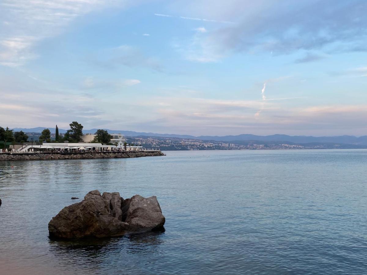 Sea View Deluxe Apartment Rijeka Extérieur photo