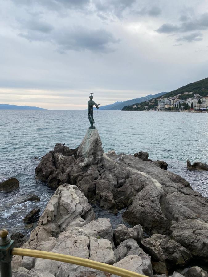 Sea View Deluxe Apartment Rijeka Extérieur photo